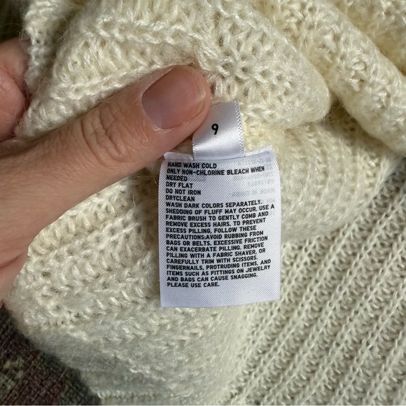 Uni Qlo Wool Mohair Acrylic Blend Cozy Cream Sweater Women’s medium - Picture 12 of 12